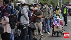 Cerita Eva Terjebak Antrean Rapid Test Antigen Bandara Soetta