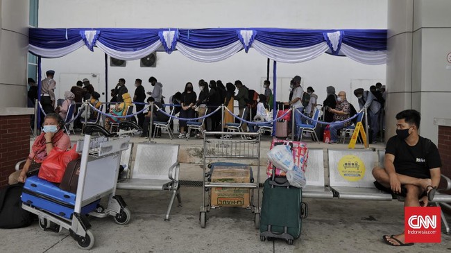 Kemenhub akan membuat aturan soal berpergian dengan pesawat dan alat transportasi lain tanpa PCR dan swab antigen demi menindaklanjuti kebijakan pemerintah.