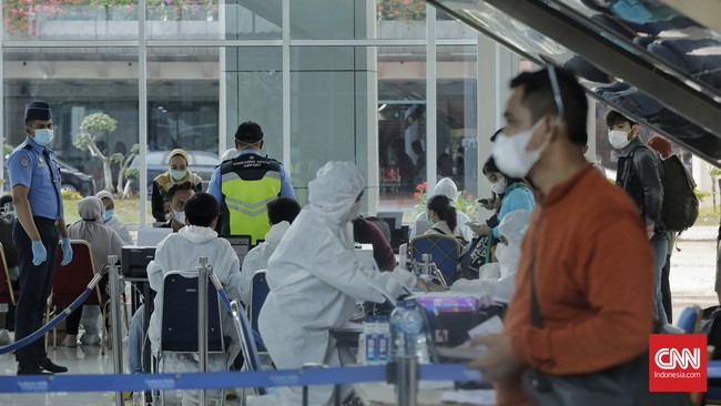 Pengamat transportasi dan epidemiolog berpendapat izin yang diberikan pemerintah terhadap ratusan TKA China sebagai bentuk ketidakkonsistenan penanganan Covid.