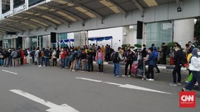 Antrean Rapid Test Antigen di Soetta Mengular Puluhan Meter