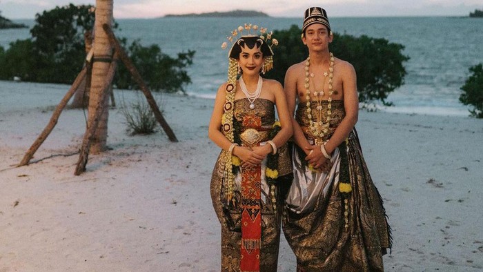 10 Potret Pernikahan Adipati Dolken dan Canti Tachril, Kental Adat Jawa