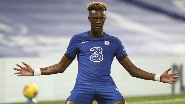 Tammy Abraham telah menyelesaikan proses transfernya senilai £34 juta dari Chelsea ke klub Italia Roma, artinya Romelu Lukaku bisa pakai nomor 9 di Chelsea.