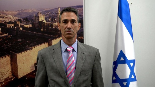 Dalam wawancara khusus dengan CNN Indonesia, Duta Besar Israel untuk Singapura, Sagi Karni, membeberkan lika liku perdamaian dengan Palestina.