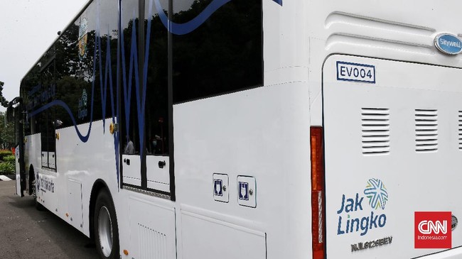FOTO: Bus Listrik Skywell Jalani Uji Coba Trayek TransJakarta