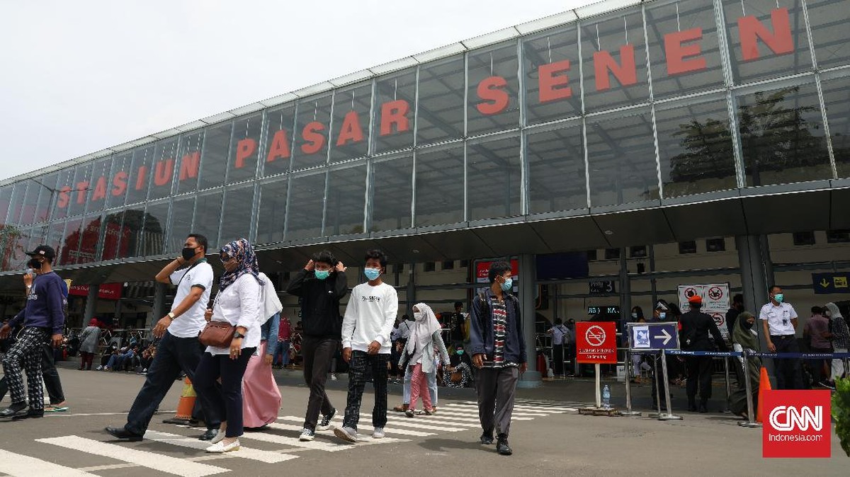 FOTO: Melihat Rapid Test Antigen di Stasiun Pasar Senen