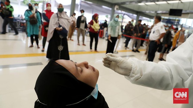 Calon penumpang kereta api yang positif Covid-19 usai rapid test antigen di stasiun akan mendapat pengembalian tiket atau penjadwalan ulang.