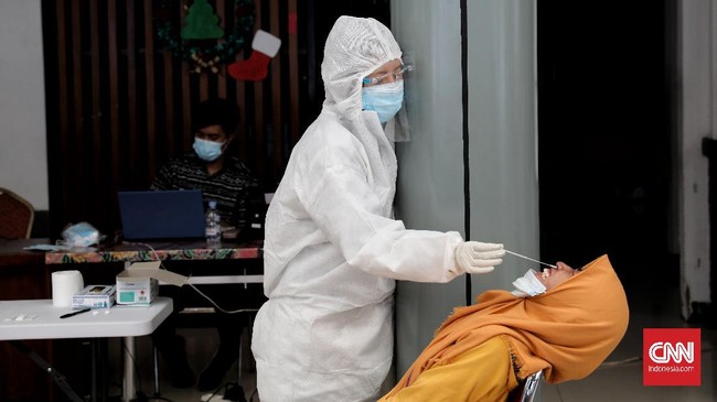 Epidemiolog Dicky Budiman menanggapi rencana pemerintah mewajibkan kembali syarat tes PCR bagi pengguna moda transportasi.