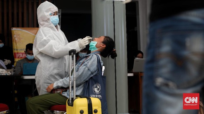 Pihak yang memalsukan hasil rapid test antigen terancam hukuman pidana selama empat tahun.