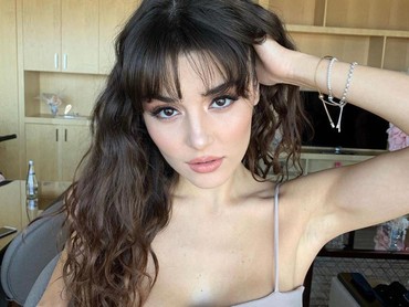 Miss Turkey 2012 Hande Ercel Segera Menikah, Hati Kaum Adam Terpotek