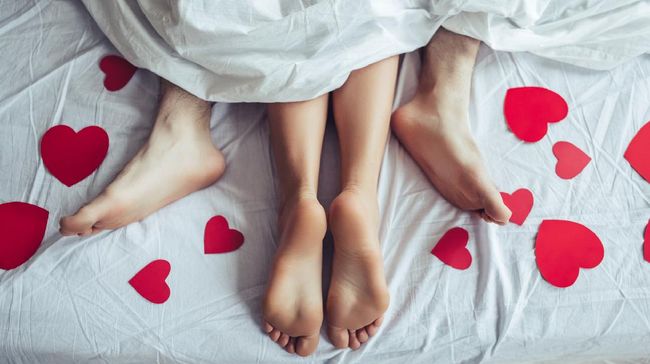 Terdapat sejumlah tips yang bisa dilakukan agar pria tahan lama saat seks di ranjang.