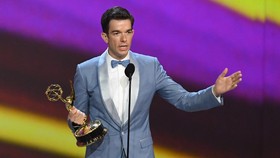 John Mulaney Rehabilitasi akibat Kecanduan Alhokol dan Kokain