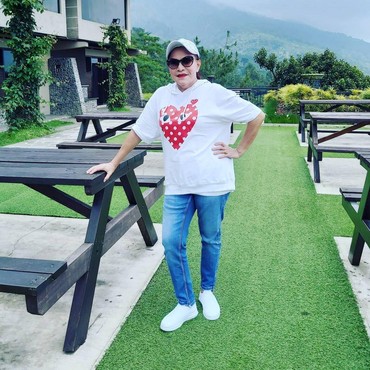 Tua-tua Tetap Jaya, Mpok Atik Semangat Berkarya dan Sibuk Urus Bisnis