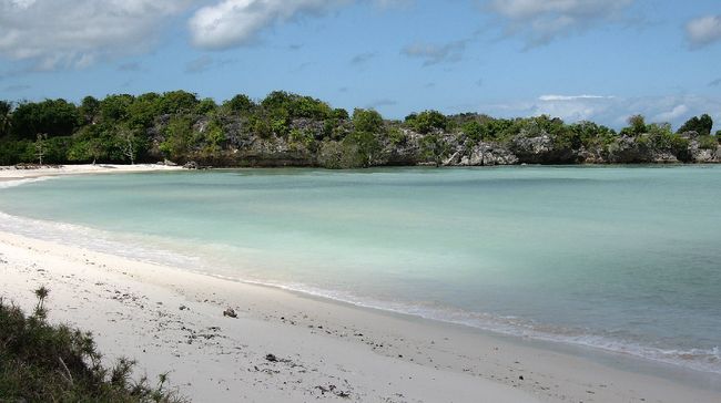 Keindahan Telaga Nirwana semakin menambah panjang objek wisata yang wajib didatangi di Pulau Rote, Nusa Tenggara Timur.