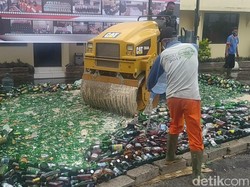 Jelang Nataru, Polres Cianjur Musnahkan 5.000 Botol Miras Berbagai Merek