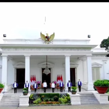 Presiden Jokowi Umumkan Menteri Baru, Ada Sandiaga Uno hingga Bu Risma