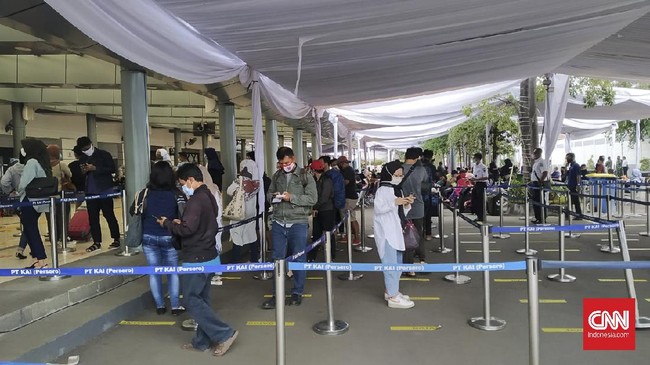 KAI mengeluarkan daftar aturan bagi calon penumpang yang akan melakukan perjalanan selama periode liburan Natal dan Tahun Baru (Nataru).