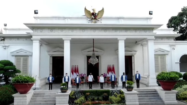 Nama menteri baru Jokowi seperti Risma, Sandiaga Uno hingga Menkes menjadi topik terpopuler di media sosial Twitter.
