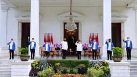 Alasan Pilihan Warna Biru pada Jaket Jajaran Menteri Baru