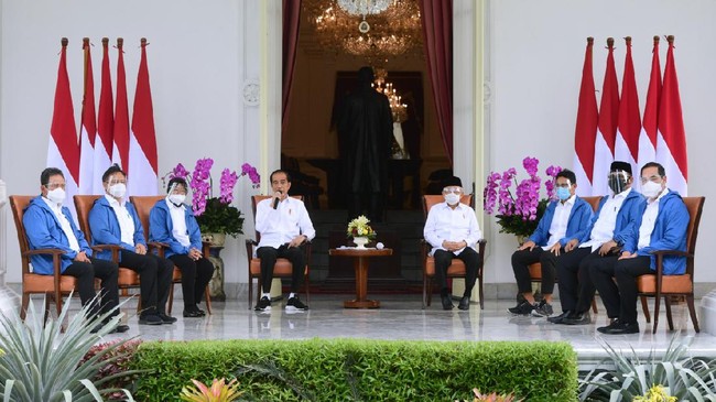 Presiden Jokowi menunjuk enam nama baru masuk anggota Kabinet Indonesia Maju. Salah satunya ada Sandiaga Uno.