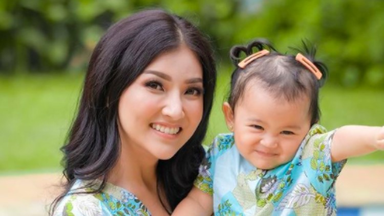 Sarwendah dan Tania Putri Onsu.