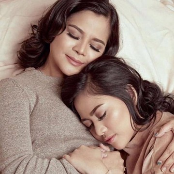 img-title Selebgram Rachel Vennya Posting Foto Lepas Hijab di Hari Ibu