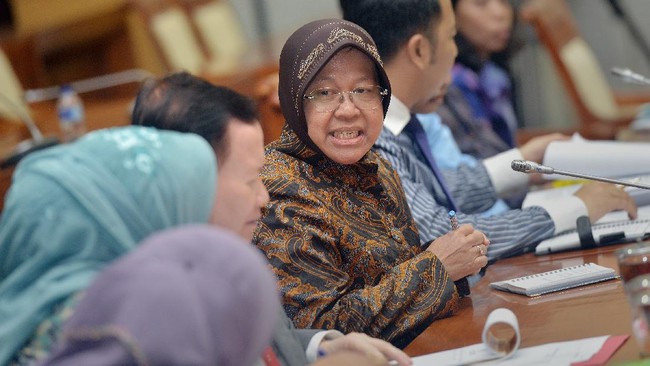 Anggota Fraksi PDIP dan PKS kompak mempertanyakan penyaluran bansos dan sumber dananya yang marak digelontorkan pada Januari-Februari 2024.