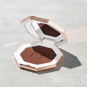 6 Bronzer yang Tampak Menakjubkan di Kulit Gelap