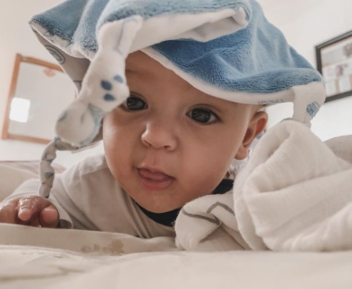 Sudah diketahui publik, bahwa Kimberly memang punya darah blesteran Inggris dari papanya. Saat kelahiran anak pertamanya pun, Ia memutuskan untuk melahirkan di negara asal papanya yaitu Inggris dengan memberikannya nama yang sangat indah yaitu Rayden Starlight Akbar yang lahir 19 November 2019. (Instagram/kimbrlyryder)