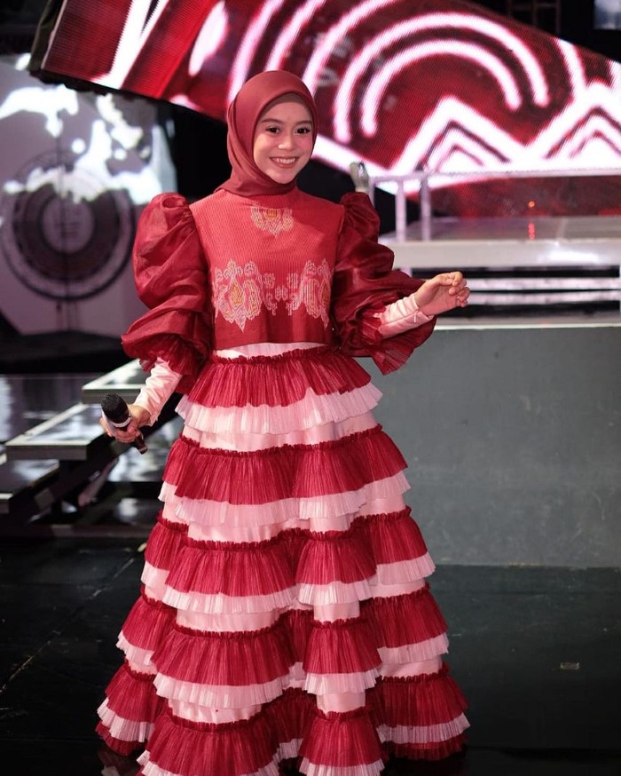Lesti Andryani atau lebih dikenal sebagai Lesti Kejora mulai dikenal sebagai pemenang dalam kontestan dangdut D'Academy. Suaranya yang merdu mampu menghipnotis publik. Berawal dari ajang pencarian bakat dangdut inilah namanya populer dan hangat diperbincangkan. (Foto: www.instagram.com/lestykejora).