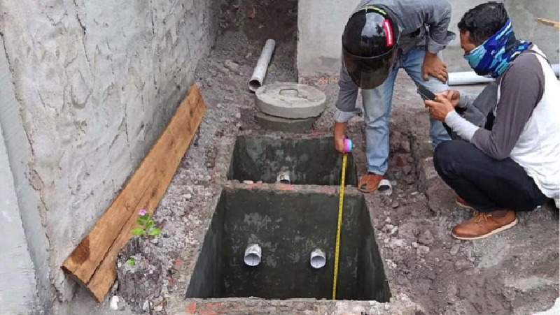 Penanganan sanitasi yang buruk dapat berdampak pada kesehatan masyarakat yang bersumber dari penyebaran waterborne disease, termasuk diare.