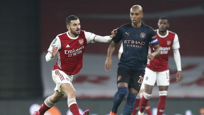 Gelandang Manchester City Fernandinho lolos hukuman usai menampar Dani Ceballos di perempat final Liga Inggris.