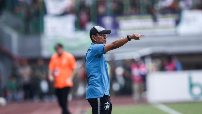 Bambang Nurdiansyah merupakan salah satu striker legendaris Timnas Indonesia yang dijuluki legenda timnas Jerman Gerd Muller.