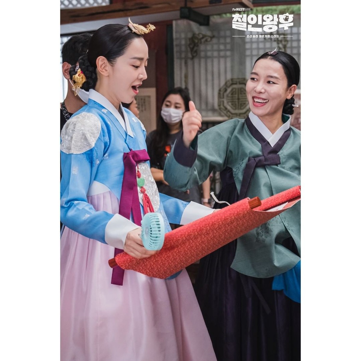 Behind the scene drama Korea Mr&period; Queen