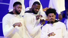 Awal Musim Lakers: Pamer Cincin, Kalah, dan LeBron Cedera