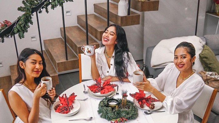 Dekorasi Natal Rumah Minimalis ala Maria dan Elizabeth Rahajeng, Aesthetic Abis!