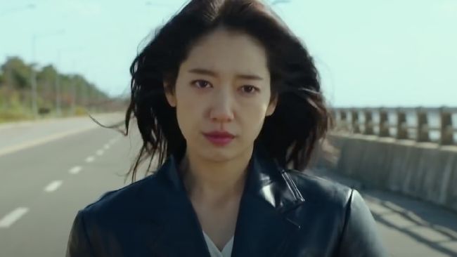 Sinopsis drama Korea Sisyphus: The Myth Episode 1 kisahkan bagaimana konflik bermula, yaitu kembalinya Kang Seo Hae (Park Shin Hye) dari masa depan.