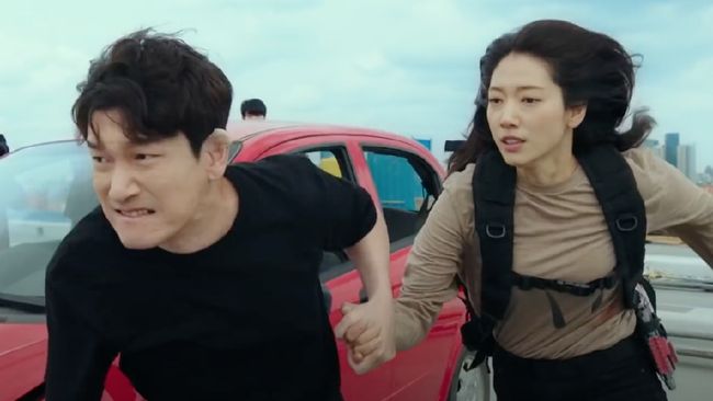 Park Shin-hye kembali memamerkan kemampuan bela diri dan menembaknya di drama Sisyphus: The Myth. Sebagian aksi itu terekam dalam trailer Sisyphus: The Myth.