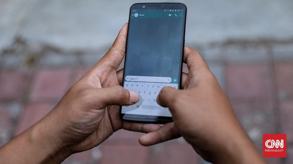 Ini 8 Kepribadian Orang yang Lebih Suka Chat daripada Telepon