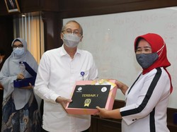Kemnaker Serahkan Anugerah Penerapan 5S di Lingkungannya