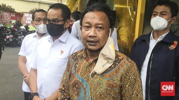 Komnas HAM: Polisi Perintahkan Hapus Rekaman Saksi di KM 50 Komnas HAM mengungkap fakta bahwa polisi sempat memerintahkan untuk memeriksa ponsel dan meminta saksi di KM 50 Tol Jakarta-Cikampek menghapus rekaman.