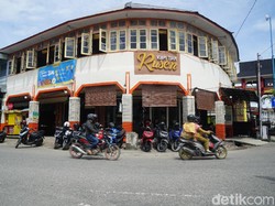 Menilik Kedai Kopi Tiam Rusen yang Spesial di Singkawang