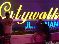 Mirip Malioboro, Kudus City Walk Diserbu Warga Buat Foto-foto