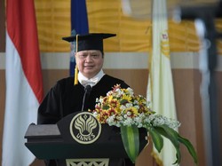 Menko Perekonomian Raih Gelar Doktor HC Bidang Olahraga dari Unnes