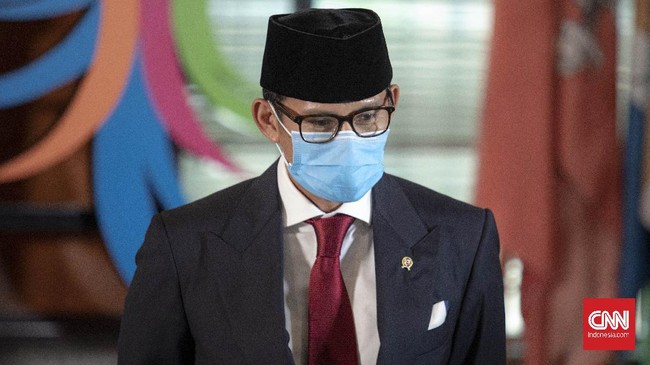 Menparekraf Sandiaga Uno mengatakan akan meluncurkan program Bangga Berwisata di Indonesia yang menyasar masyarakat kelas atas untuk berwisata di dalam negeri.