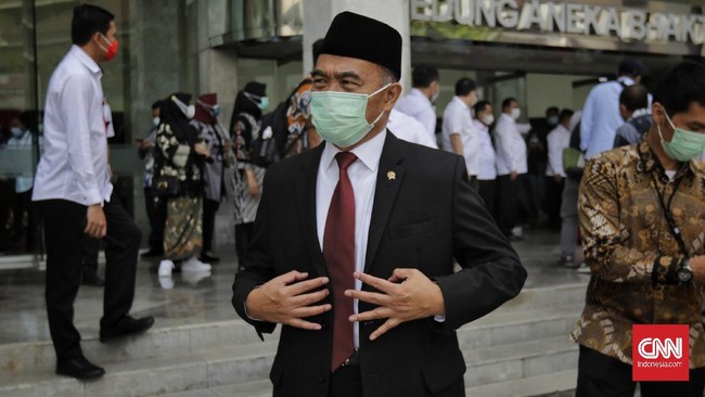 Menko PMK Muhadjir Effendy meminta himpunan bank milik negara (Himbara) untuk mematuhi kesepakatan penyaluran bantuan tunai.