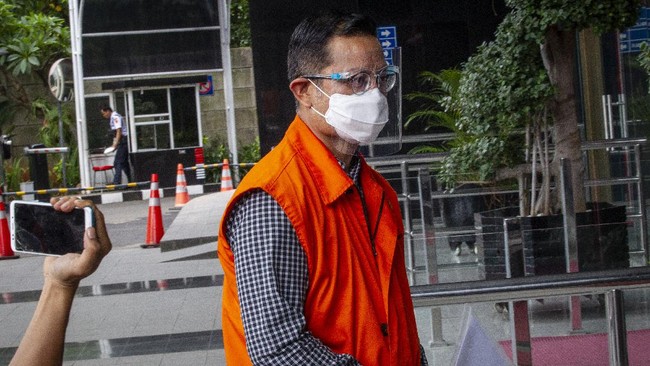 Sopir Matheus Joko Santoso, tersangka korupsi bansos mengaku sempat diperintahkan oleh bosnya untuk mentransfer uang Rp40 juta ke ajudan Juliari Batubara.
