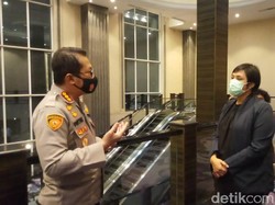 Polisi Bubarkan Acara Produk Kecantikan di Gedung Mewah di Makassar