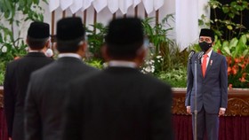 Jokowi Resmi Lantik 12 Dubes RI, Zuhairi Misrawi ke Tunisia