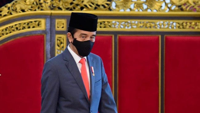 Presiden Jokowi menegaskan tak ada potongan untuk seluruh bansos yang dikucurkan pada 2021.