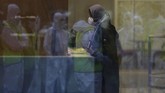 FOTO: Mutasi Corona, India Periksa Penumpang Asal Inggris India menambah panjang daftar negara yang melarang semua penerbangan dari Inggris mulai 22-31 Desember, setelah ditemukan mutasi baru virus corona.